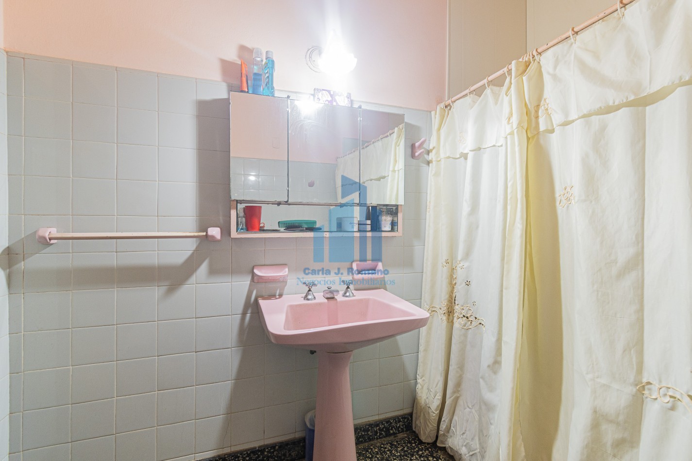 Venta Chalet 5 ambientes  con cochera en Sarandi