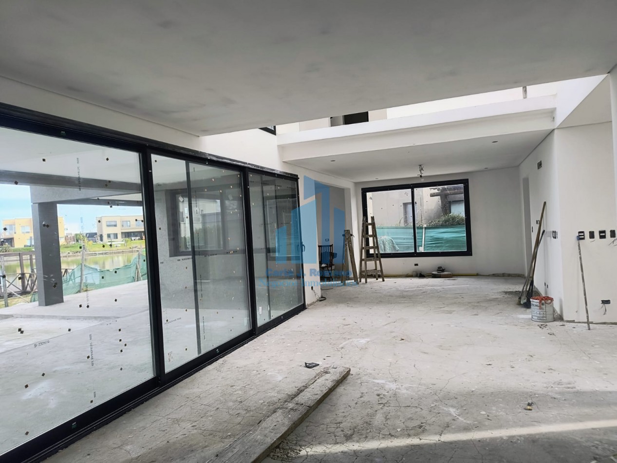 VENTA CASA 6 AMBIENTES EN BARRIO EL CANTON CON VISTA A LAGUNA , ESCOBAR 