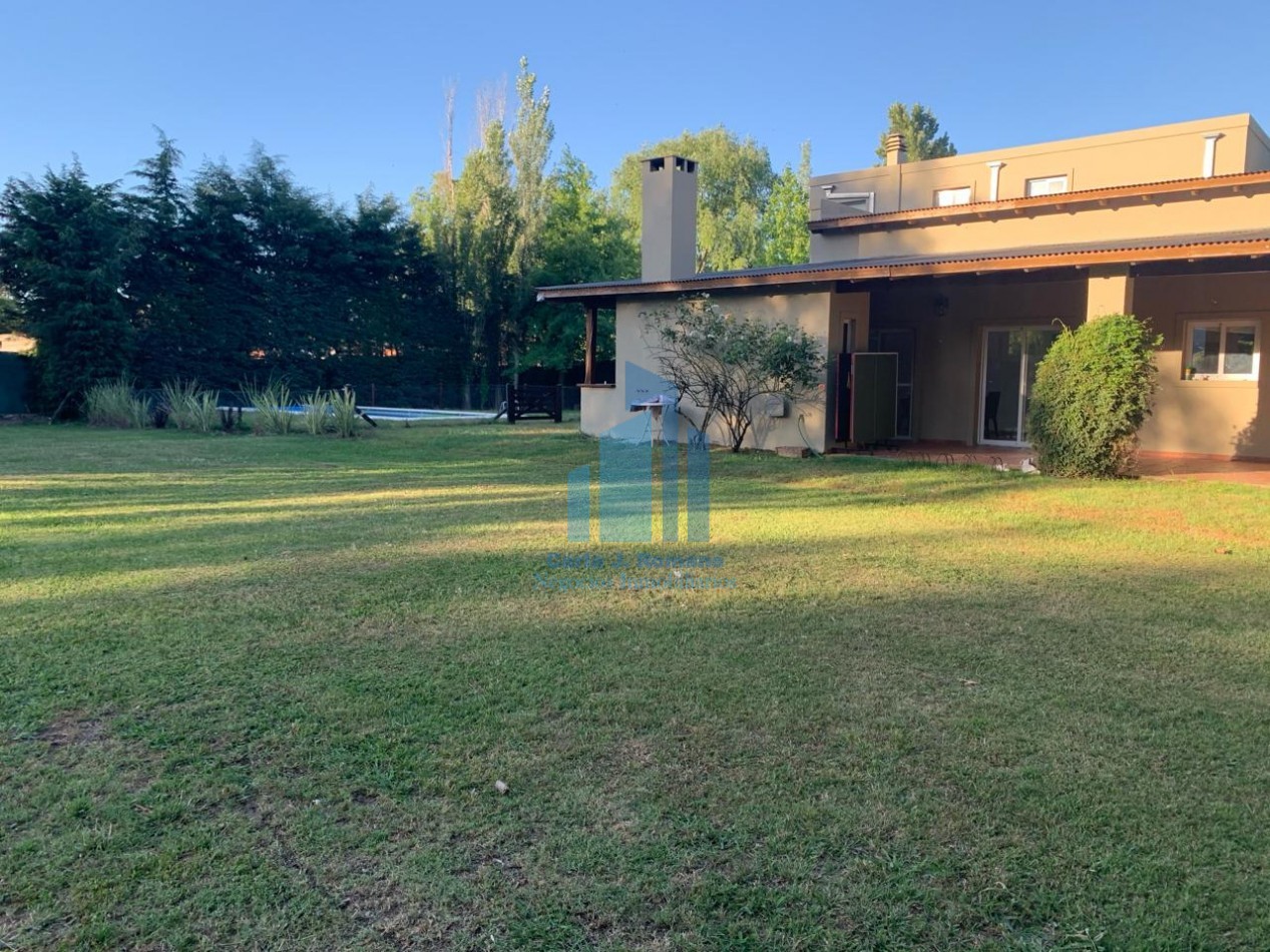 Alquiler casa 5 ambientes en Club de Campo San Patricio, Moreno.