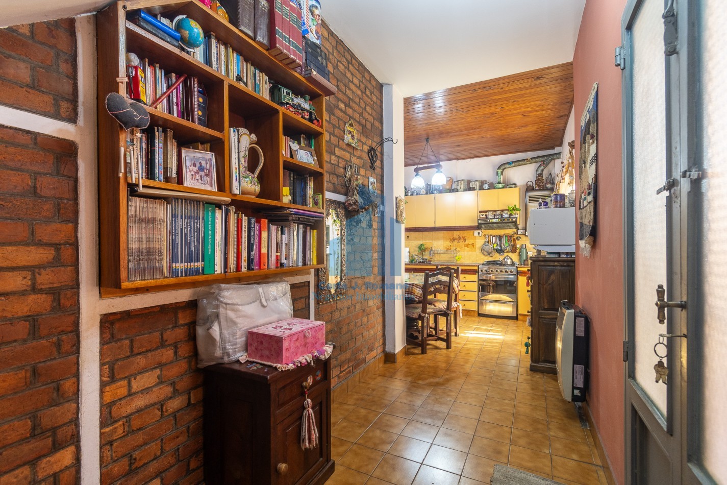 Venta Chalet 5 ambientes  con cochera en Sarandi