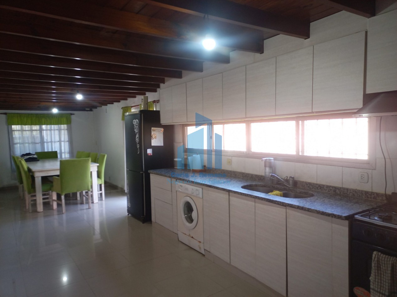 VENTA CASA 5 AMBIENTES C/ COCHERA EN PILAR