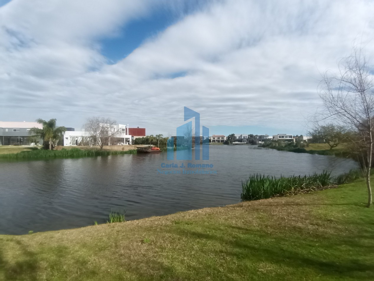 VENTA CASA 6 AMBIENTES EN BARRIO EL CANTON CON VISTA A LAGUNA , ESCOBAR 