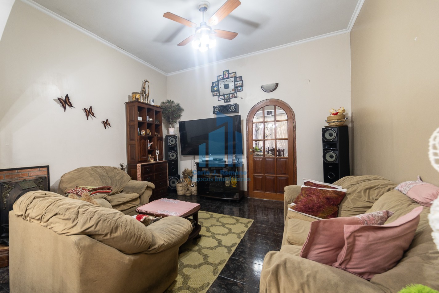 Venta Chalet 5 ambientes  con cochera en Sarandi