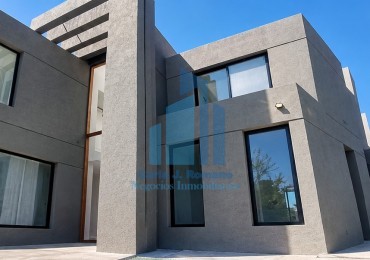 VENTA CASA A TERMINAR de 6 AMBIENTES EN BARRIO EL CANTON CON VISTA A LAGUNA , ESCOBAR